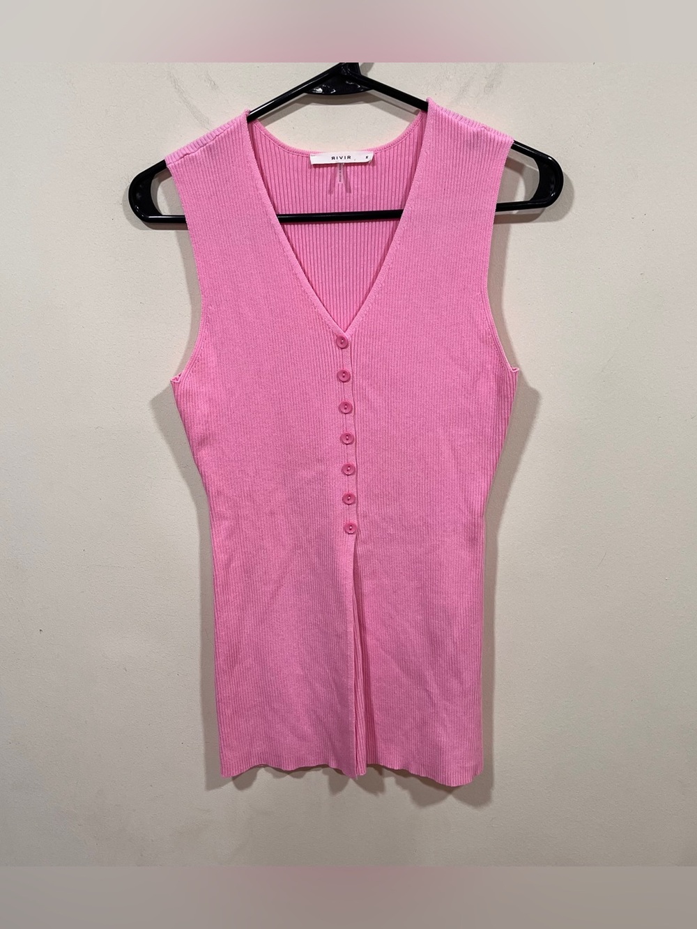 NWOT RIVIR brand v-neck sleeveless button-front ribbed sweater vest size M pink